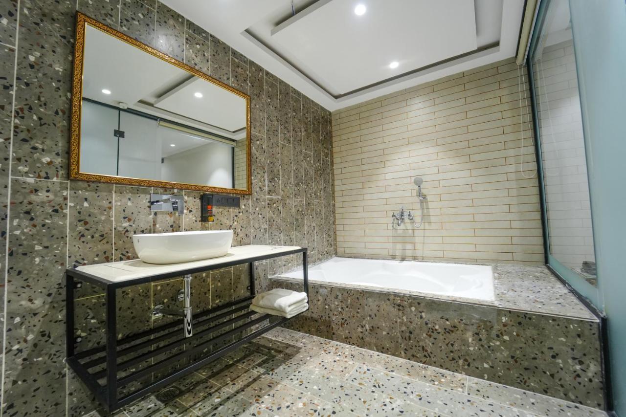 Clay Inn Hotels, Paschim Vihar デリー エクステリア 写真