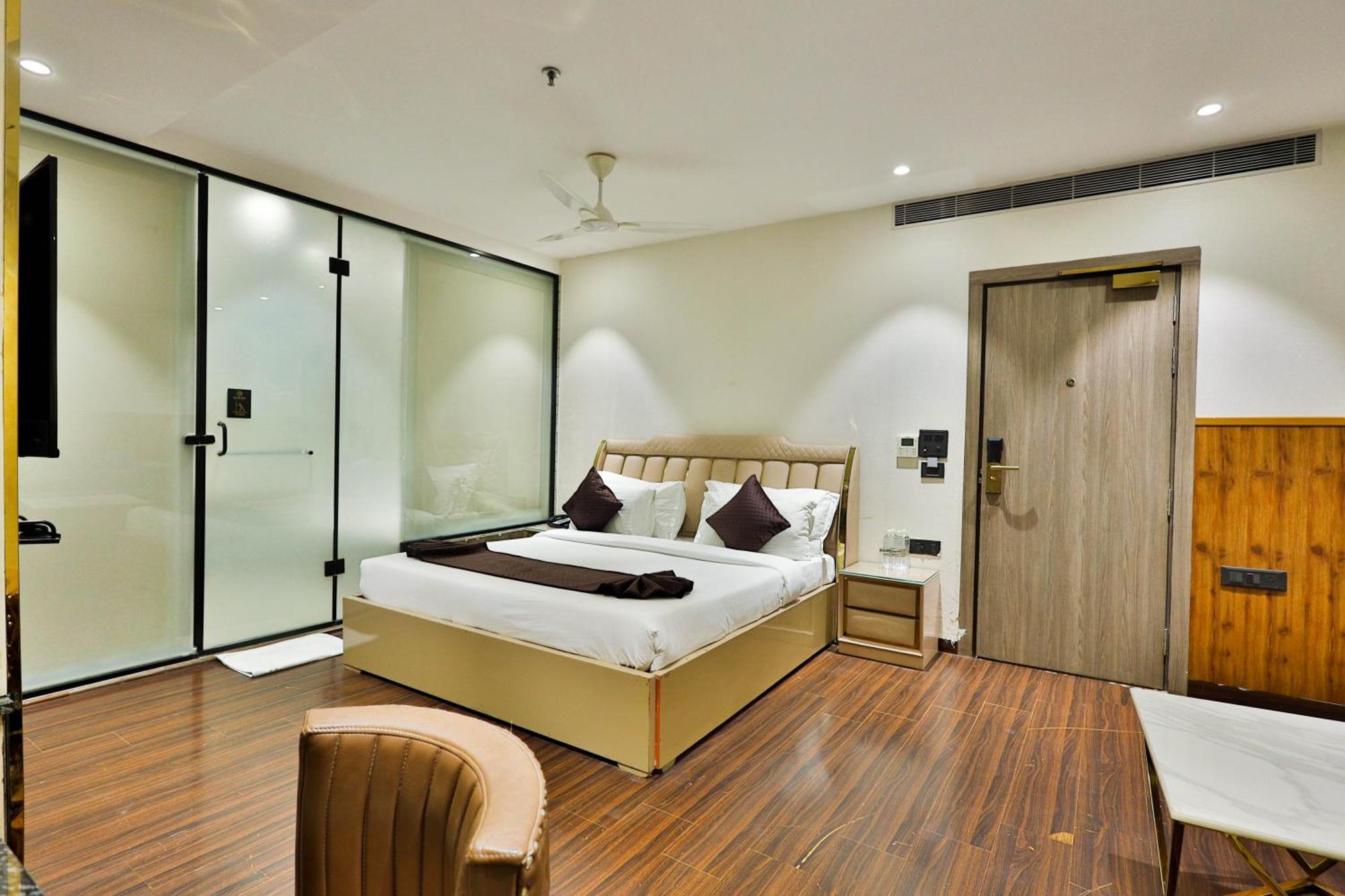 Clay Inn Hotels, Paschim Vihar デリー エクステリア 写真
