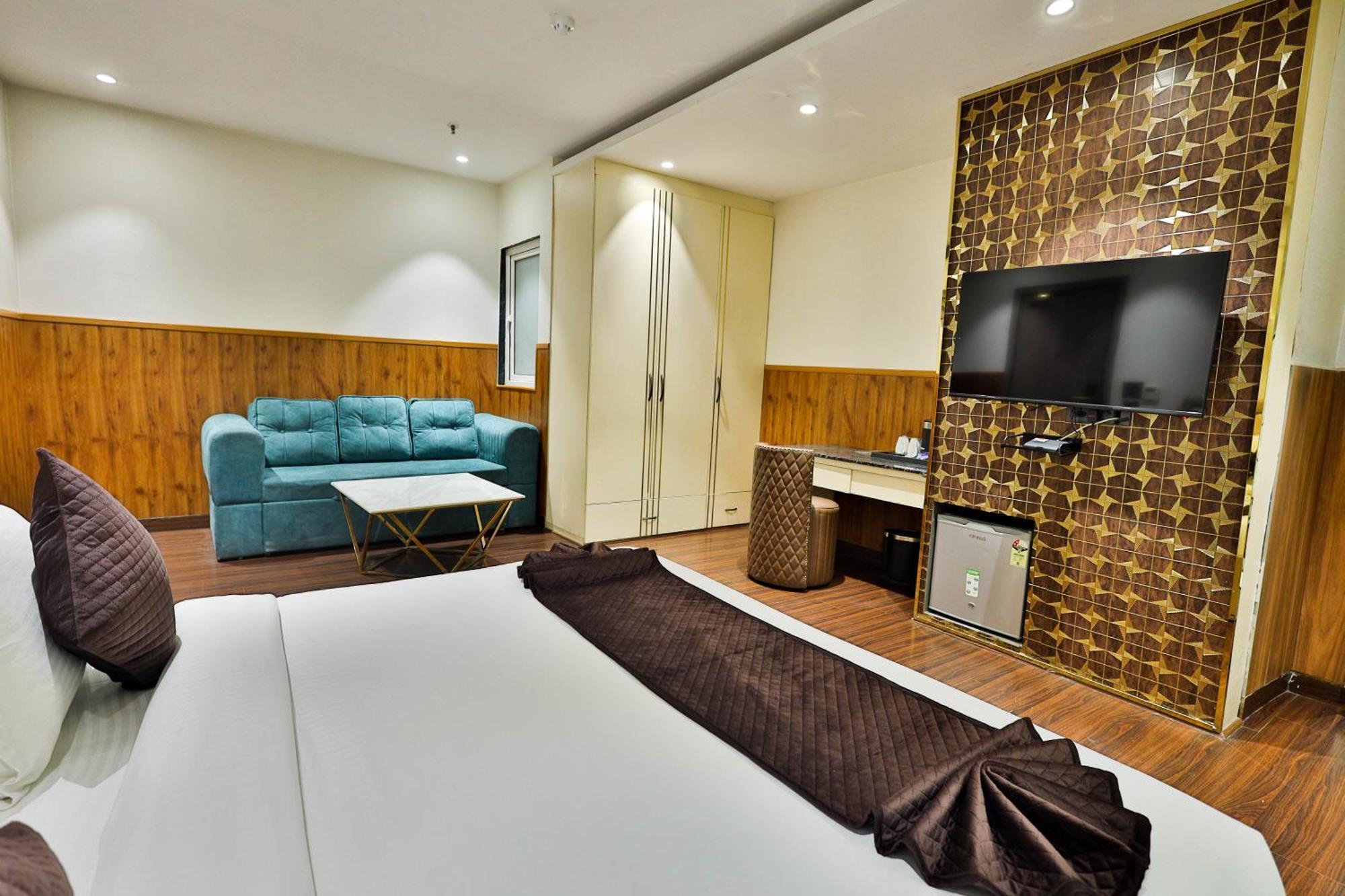Clay Inn Hotels, Paschim Vihar デリー エクステリア 写真