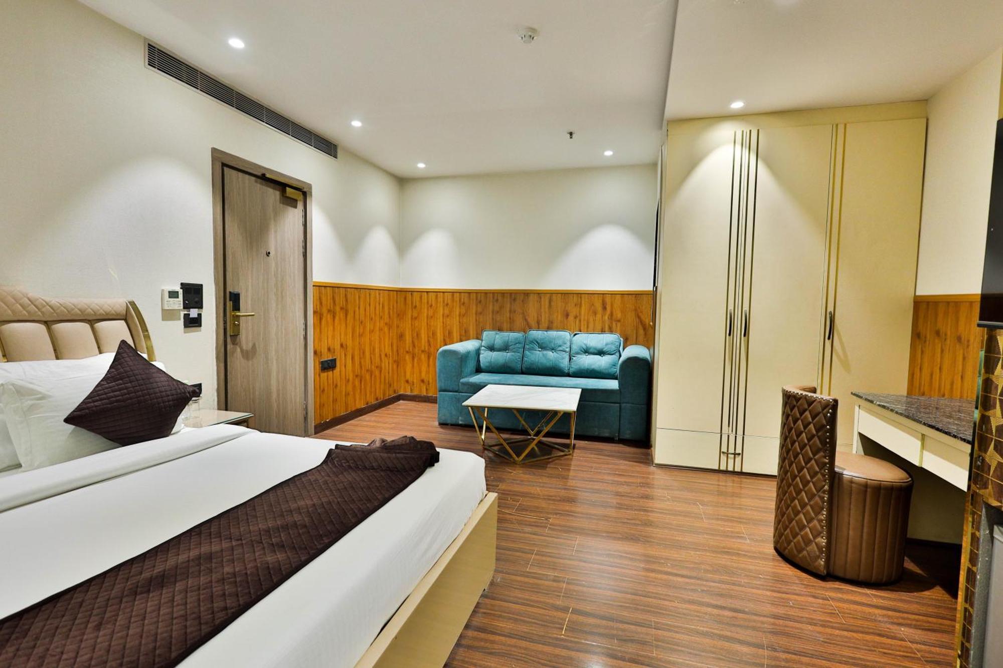 Clay Inn Hotels, Paschim Vihar デリー エクステリア 写真