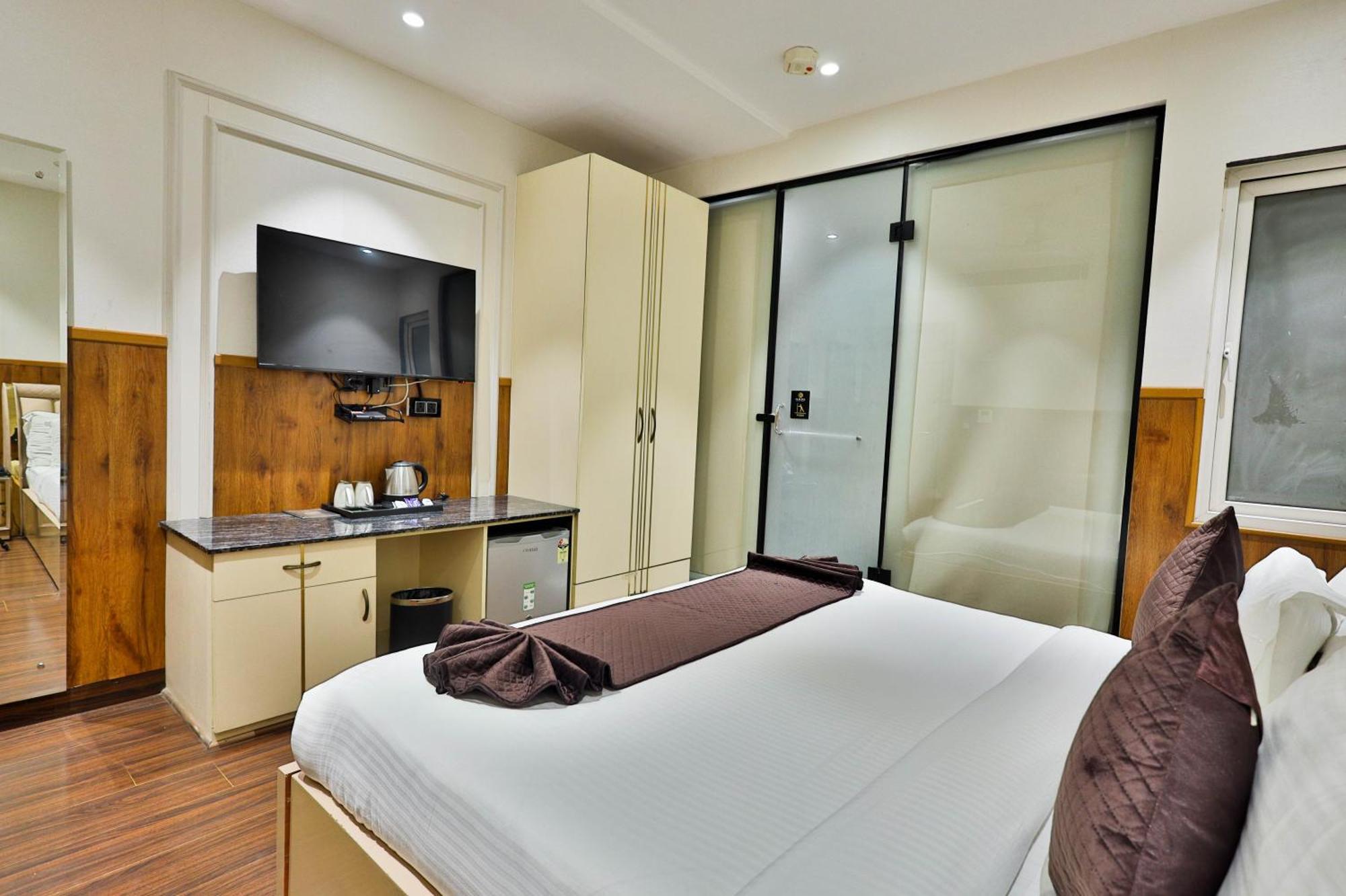 Clay Inn Hotels, Paschim Vihar デリー エクステリア 写真