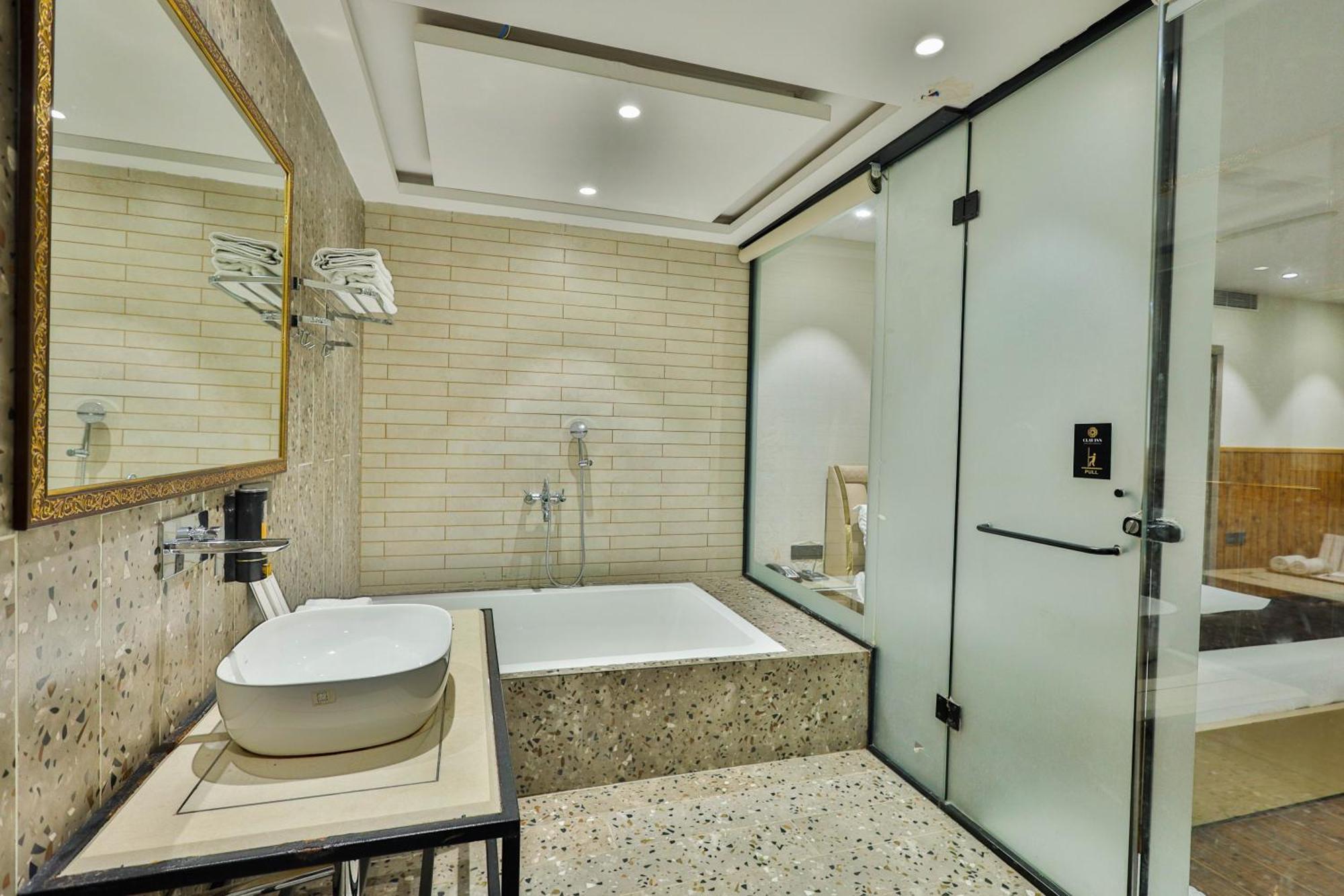 Clay Inn Hotels, Paschim Vihar デリー エクステリア 写真