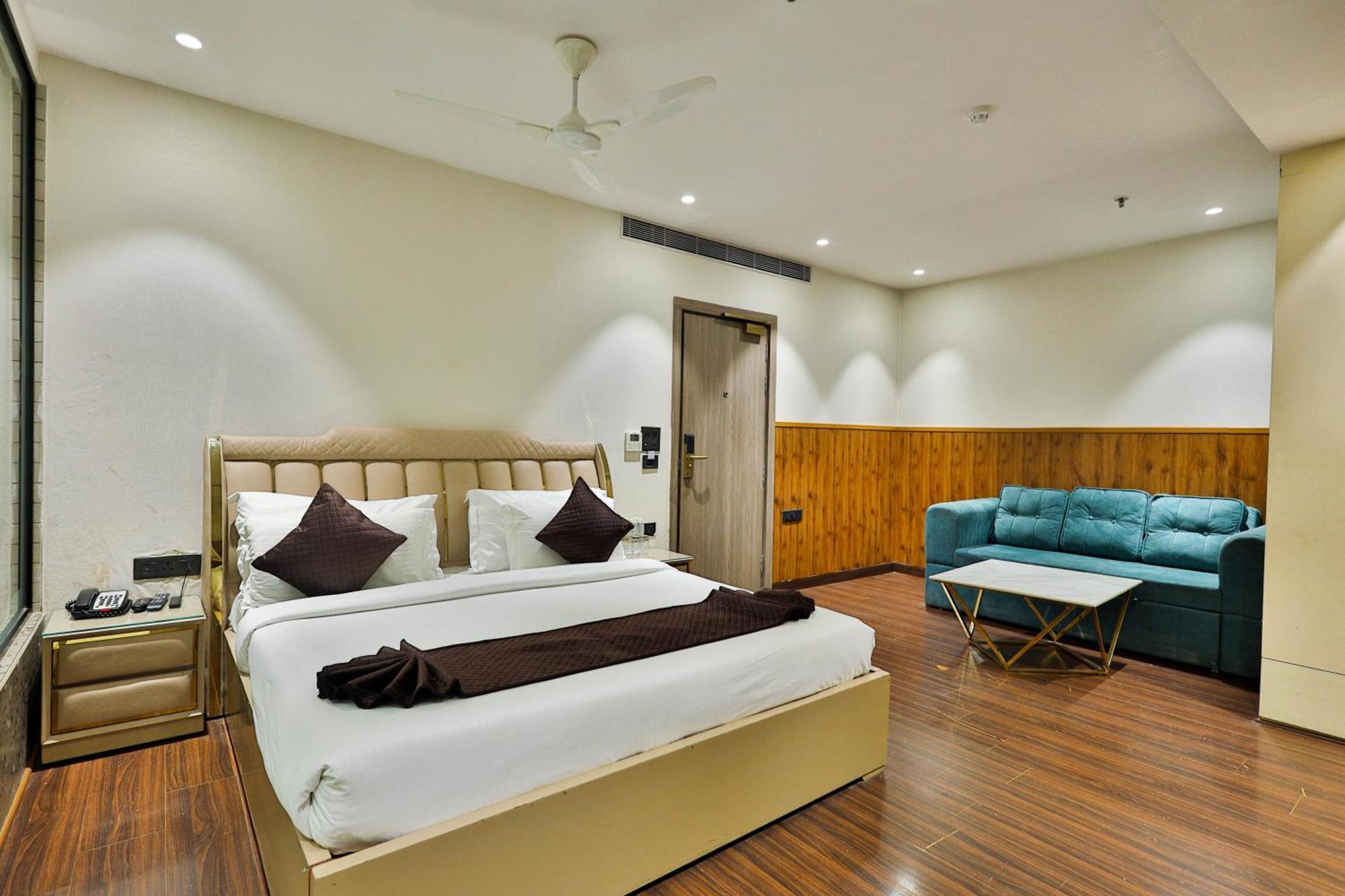 Clay Inn Hotels, Paschim Vihar デリー エクステリア 写真