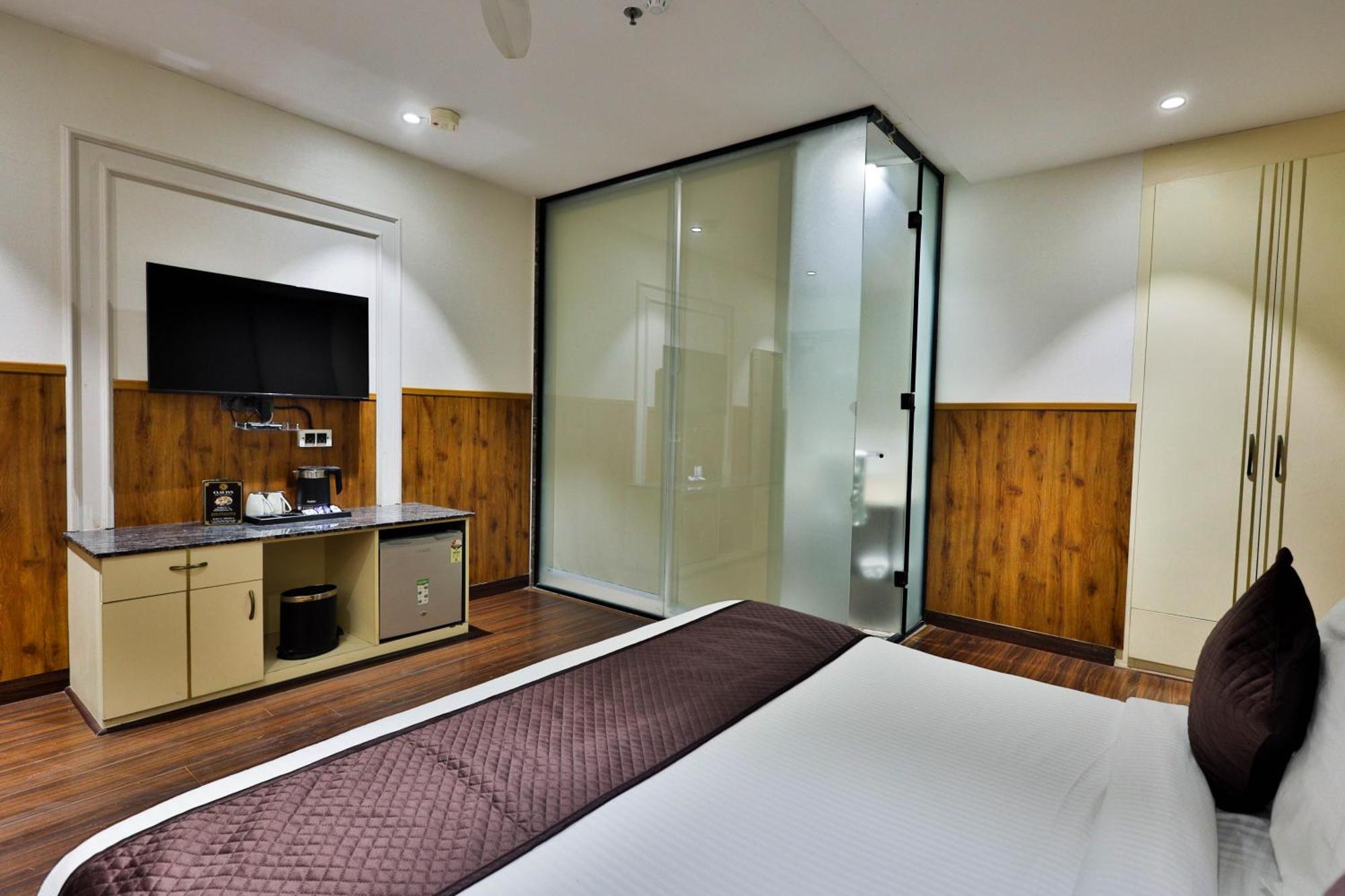 Clay Inn Hotels, Paschim Vihar デリー エクステリア 写真