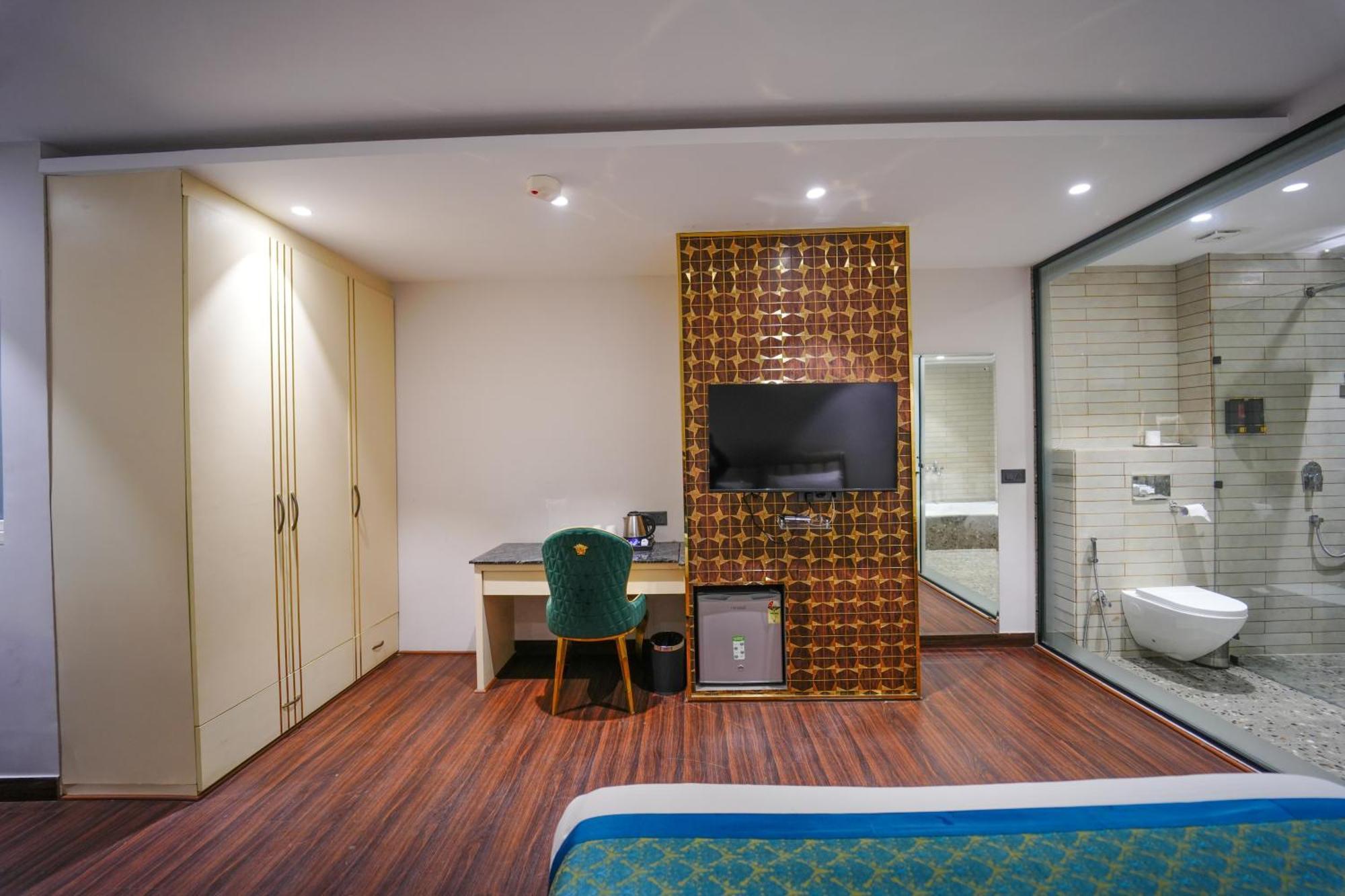 Clay Inn Hotels, Paschim Vihar デリー エクステリア 写真