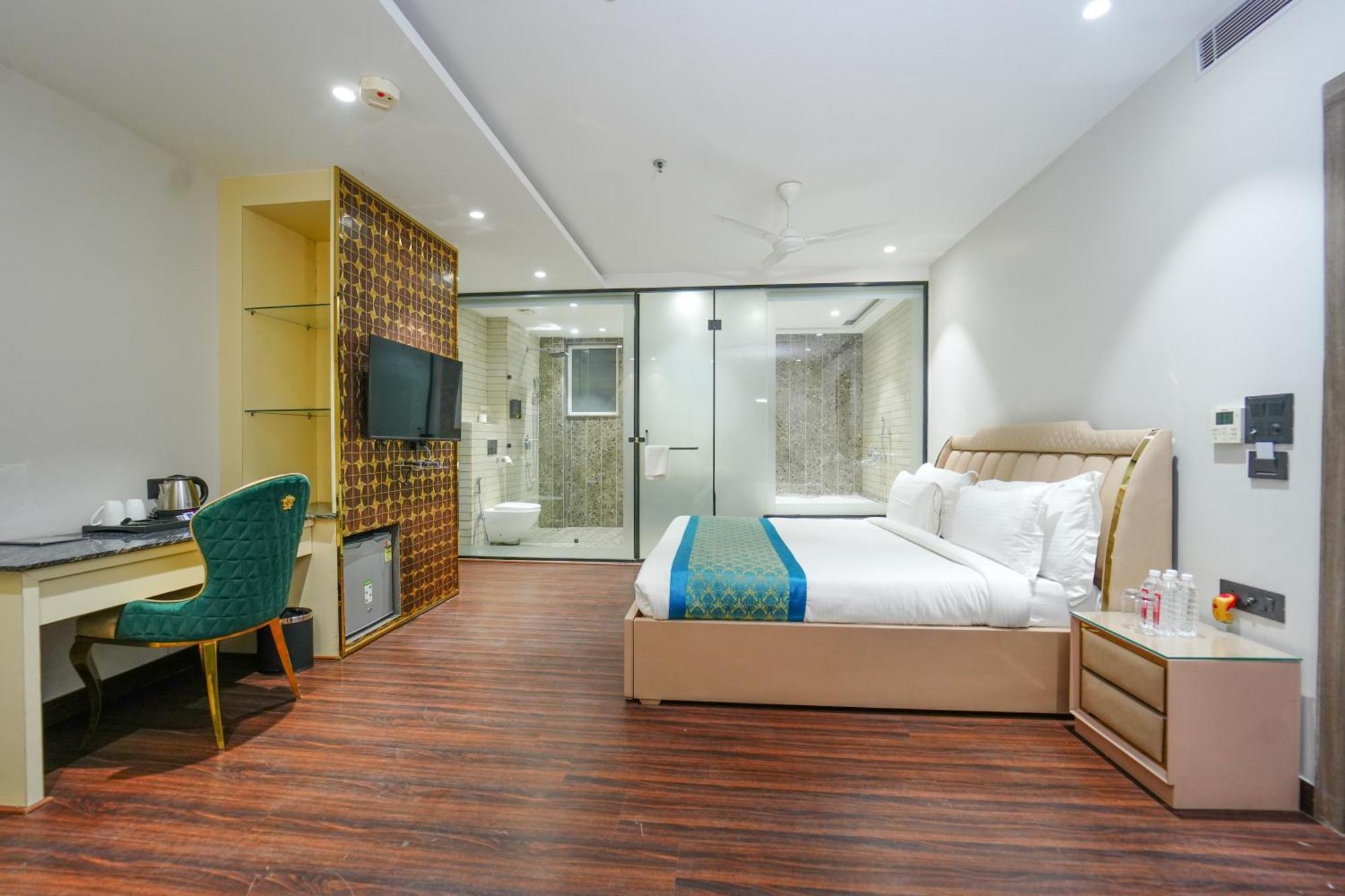 Clay Inn Hotels, Paschim Vihar デリー エクステリア 写真